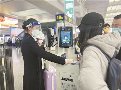 2023年春运火车票起售 儿童乘车将按年龄划分优惠标准