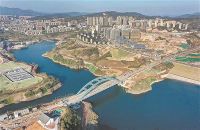 山城添水景