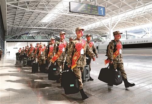 又是一年送兵季 690多名新兵奔赴军营