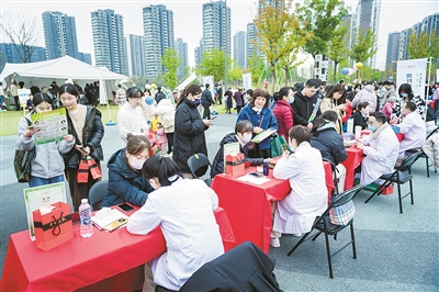 为市民送上健康“大礼包” 方回春堂首届春健集市开幕