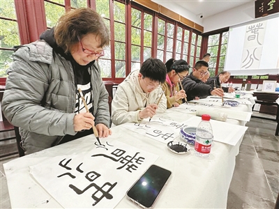 不负春日时光 感受传统文化 西泠印社开展“君子好遁——华严风铃响春仲”研学活动