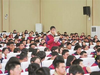 从兴趣爱好、大学生活聊到人生、理想、未来 浙江高中生“对话”施一公
