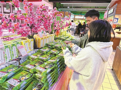 从口味、食材、包装到食用方式都创意多多 今年的青团大战 锚定的目标是年轻人