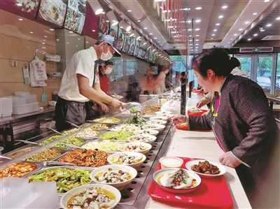 汇聚社会力量 “幸福餐桌”落地 上城试水“老年食堂”新机制