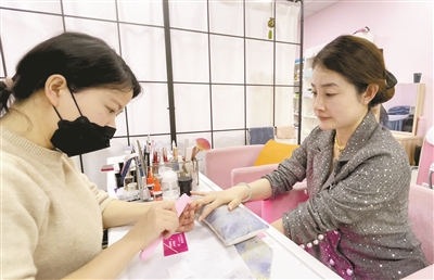 “她”总愿为美丽埋单 生意太好，这家小店打算装修和招人了