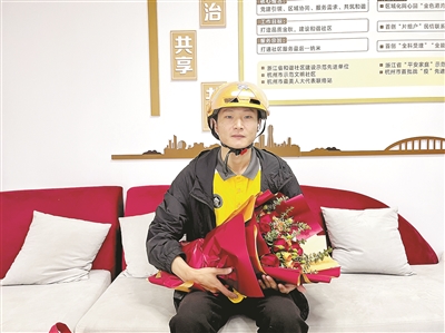 “凯旋红骑士” 温暖一座城