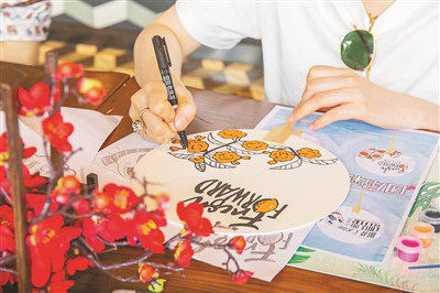 绘一把团扇，品一场宋人风雅 暑假，一批杭州酒店持续推出宋韵体验产品