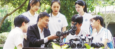 中职学校的“学霸”老师长啥样？ 本科及以上学历占比99.8% “双师型”教师占比88.0%