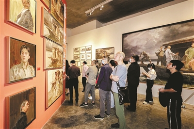 艺术现场 用手中画笔讲述天地人心 “历史的语言”第五届中国油画双年展亮相最葵园艺术中心