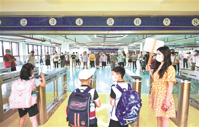 “最美上学路”“精准接送系统”“限时接送智慧管理”  宁波好经验 全省来“取经”  “儿童友好城”精细化做法，诠释城市文