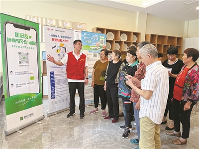 金投数科（市民卡管理）公司深入社区开展便民服务 用群众获得感检验主题教育成效