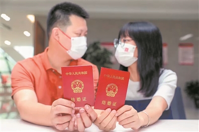 新温州人领结婚证无需回老家  “跨省通办”仅需5分钟