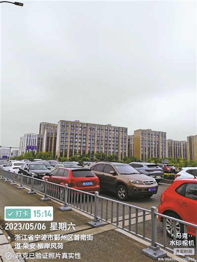 一边是触目皆是的违停、逆行、毁绿；一边是空荡荡的免费停车场  鄞州高级中学西门：12次投诉乱象依旧