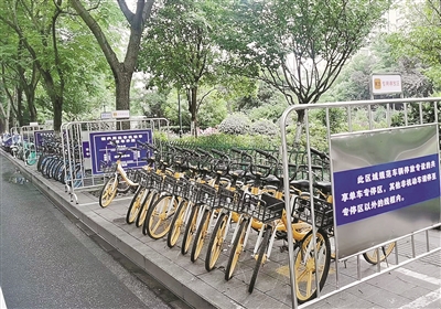 外卖车辆有了专属“车位” 祥符破解大型商圈周边非机动车停放乱象