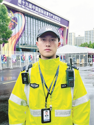 从观众变成交通保障者 身份变了，感受也完全不同了