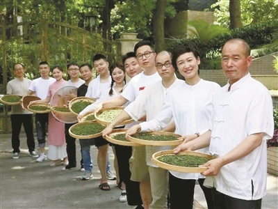 2023年度的西湖龙井茶年轻人炒制技艺集训动员会在西湖景区举行