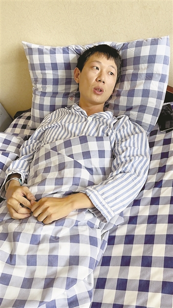跳入钱塘江救人的外卖小哥彭清林出院了