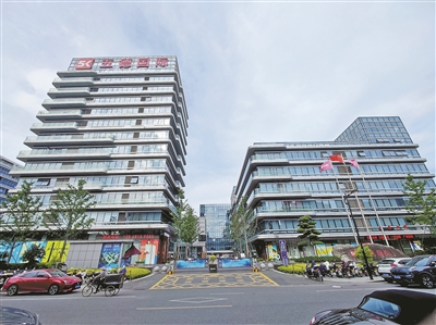杭州东大门外这个乡镇生产了四季青七成的女装 海宁许村打造千亿级时尚产业集群地