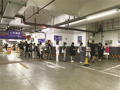 宁波图书馆新馆“清凉”回应网友建议  提前15分钟开放，开通地面地下入馆双通道