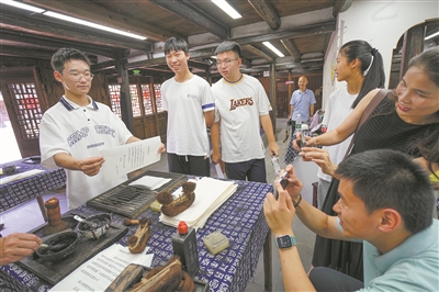 瑞安把“木活字” 搬上录取通知书