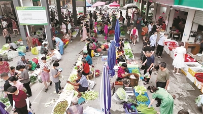 绍兴市诸暨市八一社区万塘汇商贸体的集市就已经有了人气