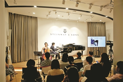 到运河畔听专业钢琴演奏 青年演奏家献艺十里银湖墅
