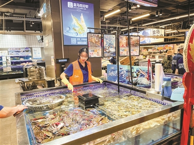 东海第一网海捕梭子蟹上岸 杭州市民的第一口鲜来啦