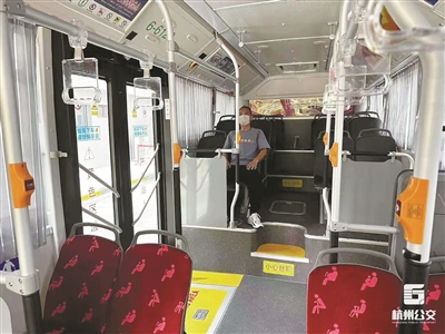 公交“响应式”服务又出新模式 扫码约车 10分钟就能坐上地铁接驳公交车