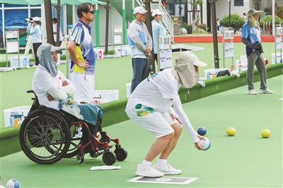 杭州文汇学校举办草地掷球邀请赛 残障选手夸赞场馆可“来去自如”