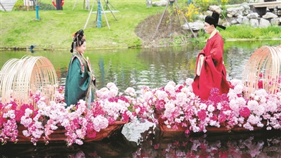 桃花湖公园发出甜蜜邀约 婚庆产业园今日开门迎客