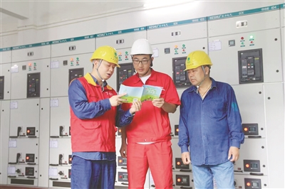 最低一毛钱一度电 一企一册，移峰不减产 500余家企业可获“电力红包”
