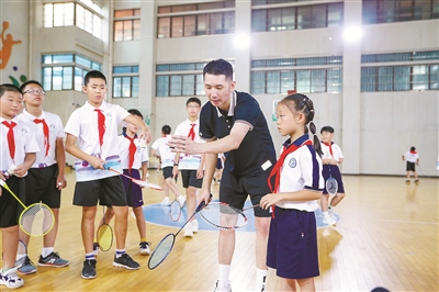 与世界冠军在家门口同场“竞技” 留下掀起全民运动热潮