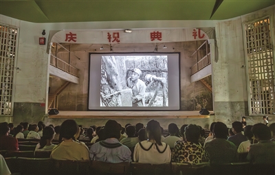 乐清庄屋40多年前投巨资修建电影院  停放20年后 乡村影院再度复兴