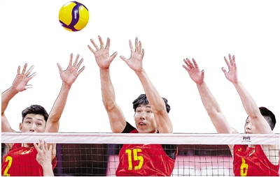 3∶0！中国男排刮起浙江“风暴” 滂沱大雨无法阻挡观赛热情 刚退休的姐妹俩特地从哈尔滨赶来观赛