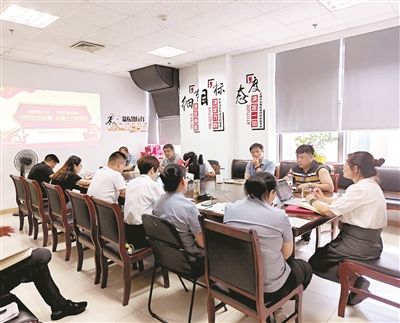 杭州联华华商集团有限公司 “三招六入”班前会 “小窗口”打造星火“大阵地”
