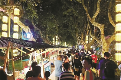 美食、市集、互动演出、华服巡游 杭州黄龙洞成夜游打卡新去处