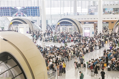 杭州西站 假期到发客流突破47万人次