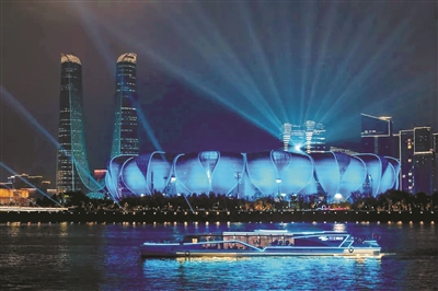 每天超2500人乘船欣赏两岸美景 夜游钱塘江成为市场新宠