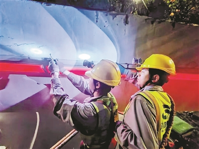 确保市容整洁靓丽、设施安全运行 杭州城管24小时“待机”