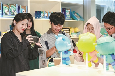 16天“亚运时间”，品牌曝光量超20亿、亚运产品卖了超40万件 传统丝绸靠什么“破圈”？