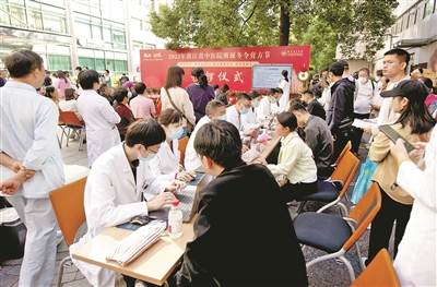 就诊人群日益低龄化 不少年轻人爱上膏方调理 名中医提醒：不要“跟风”更不要“边耗边补”