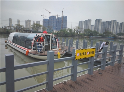 悠游塘河 风光无限  水上巴士1号线全线通航