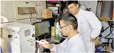 食品是否新鲜 5至10分钟就能出结果 浙商大学生研发的“智能电子鼻”实现即来即检