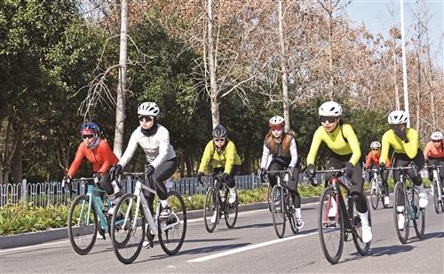 全国320名选手 骑行在仙居美丽公路