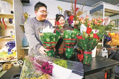 年味渐浓，鲜花市场闹猛