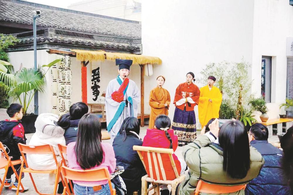 庙会热闹非凡，餐饮大排长龙，景区人声鼎沸……  3天元旦假期，越城释放“消费炸弹”