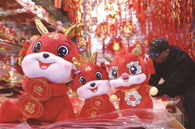 “生肖龙”装饰品走俏