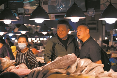 我陪陈晓卿“逛吃”温州