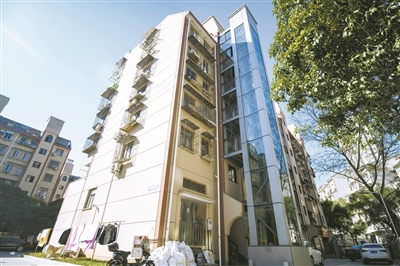 “一键”上下楼 出门不再愁  鄞州今年首台 老小区加装电梯启用