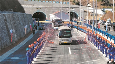 县内新104国道与228国道全线试通车  苍南新增2条乡村振兴“大动脉”